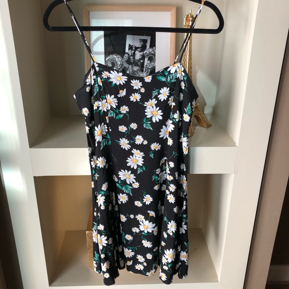 FOREVER 21 Black Daisy Mini Dress